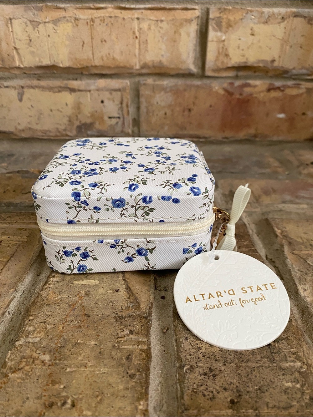 Altar'd State White and Blue Floral Travel Jewelry Case